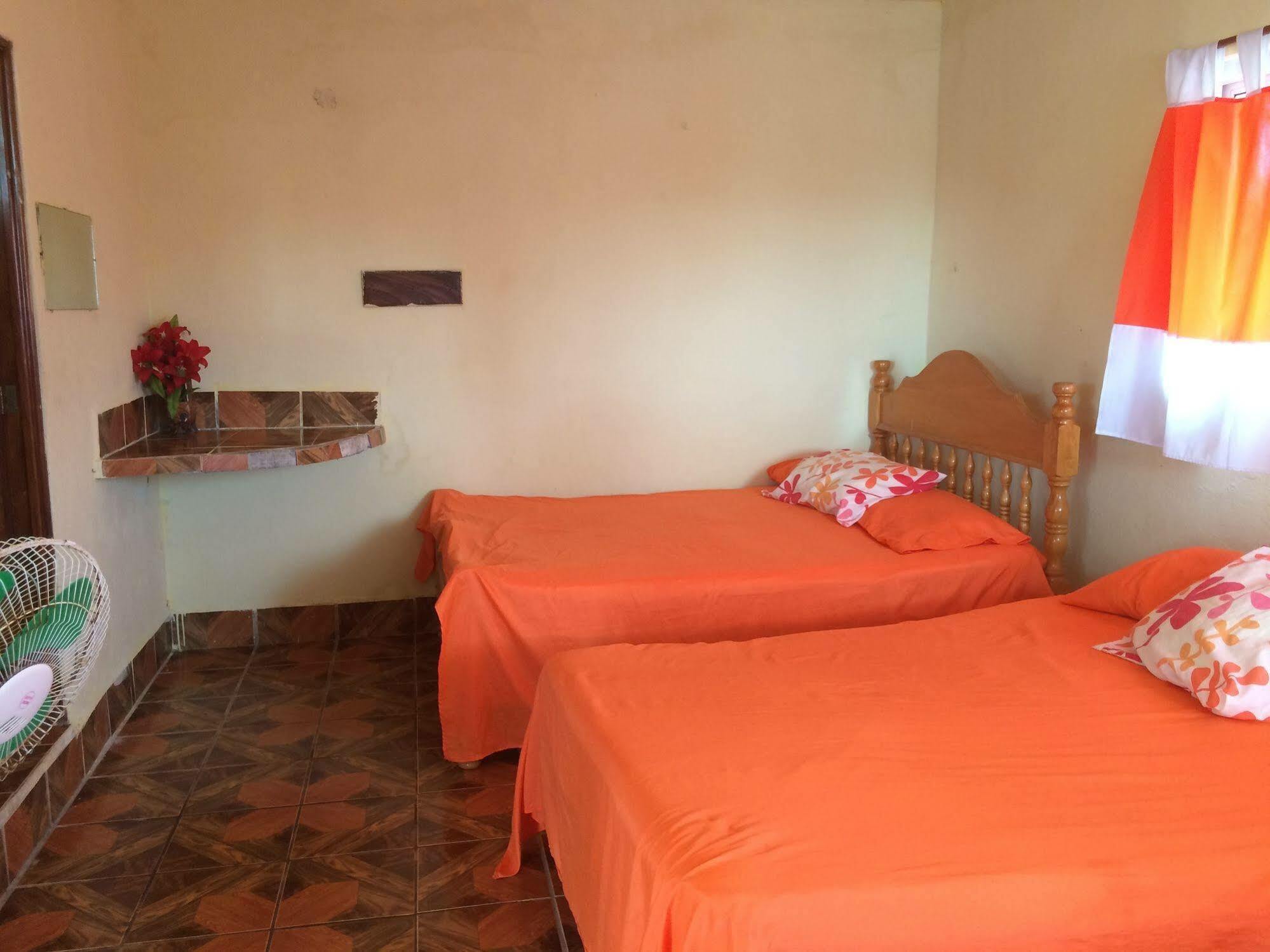 Tortugas Place Hotel Y Bungalos Monterrico Extérieur photo