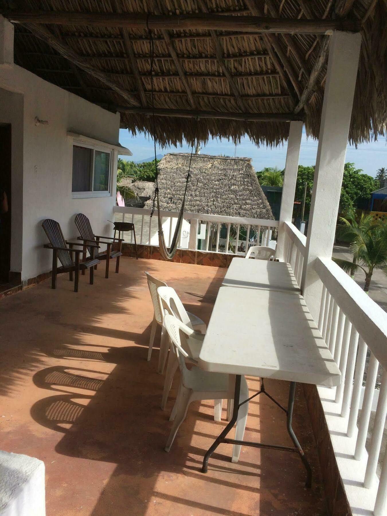 Tortugas Place Hotel Y Bungalos Monterrico Extérieur photo