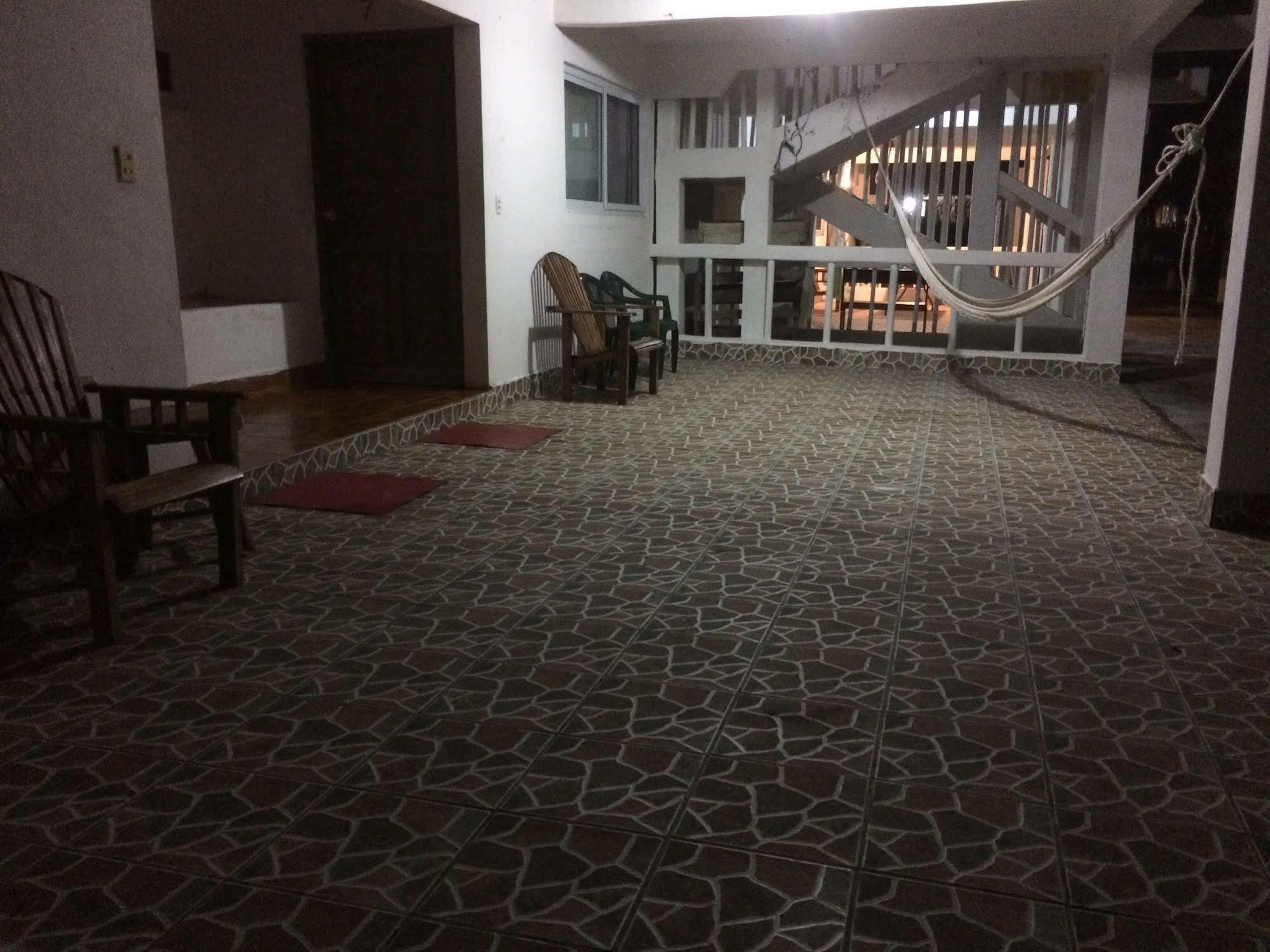 Tortugas Place Hotel Y Bungalos Monterrico Extérieur photo